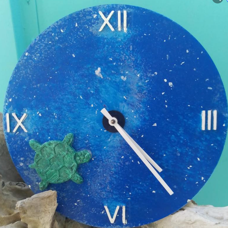 Clock made from recycled ♻️ plastics with turte