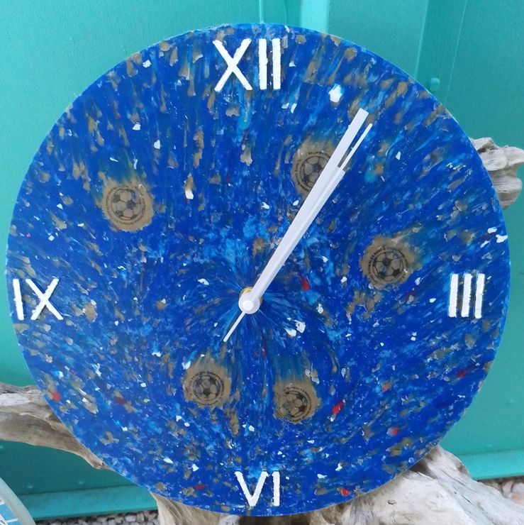 Clock made from recycled ♻️ plastics