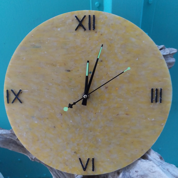 Clock made from recycled ♻️ plastics